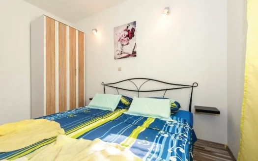 Prekrasna kuća s četiri apartmana, Grebaštica