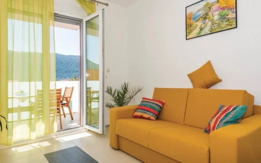 Prekrasna kuća s četiri apartmana, Grebaštica