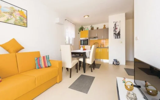 Prekrasna kuća s četiri apartmana, Grebaštica