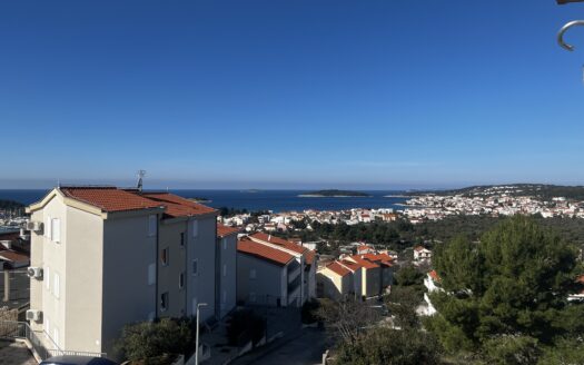 Apartman u novogradnji, prizemlje, pogled na more, Rogoznica