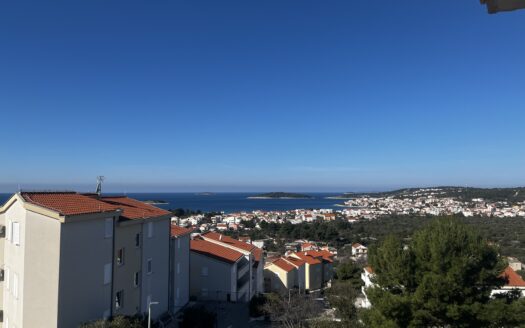Apartman u novogradnji, potkrovlje, pogled na Rogoznicu