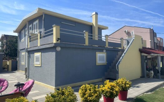 Pješčana plaža pred vratima – apartmanska kuća u Ninu