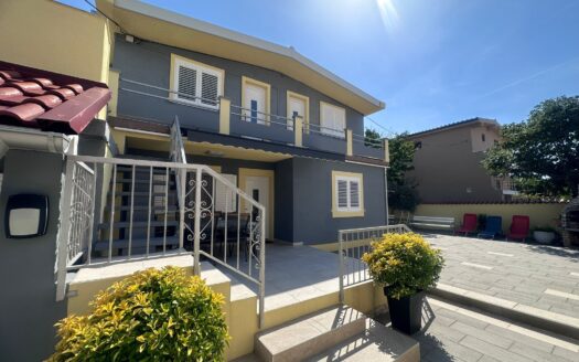 Pješčana plaža pred vratima – apartmanska kuća u Ninu