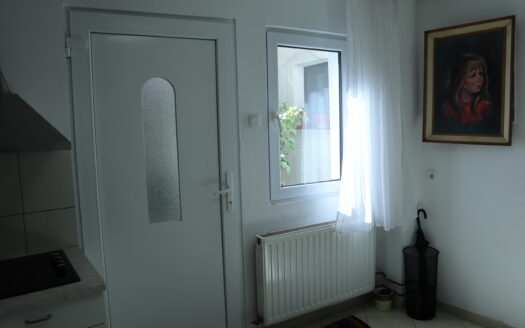 Kuća u srcu Kaštel Lukšića – 90 m² s terasom, 4 sobe i blizina mora