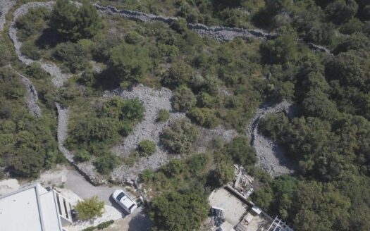 Vaš kutak uz more – zemljište od 1.586 m² u mirnom dijelu Rogoznice