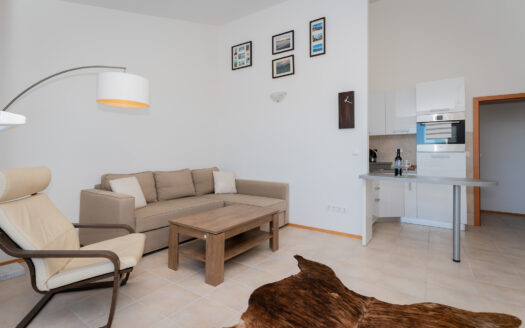 Prostrani stan s pogledom na more u Rogoznici – za najam