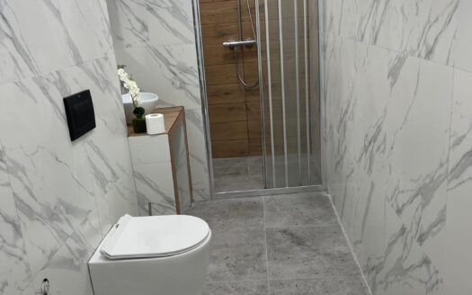 Prodaje se kuća u Karlobagu – 2. red do mora