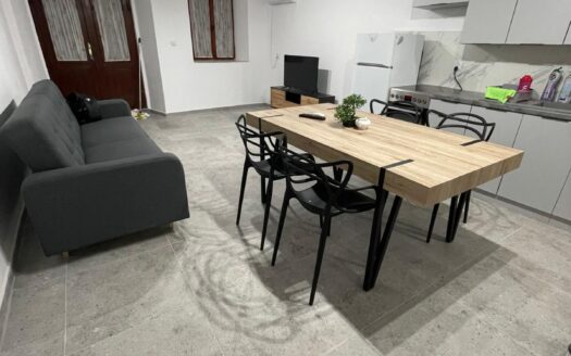 Prodaje se kuća u Karlobagu – 2. red do mora